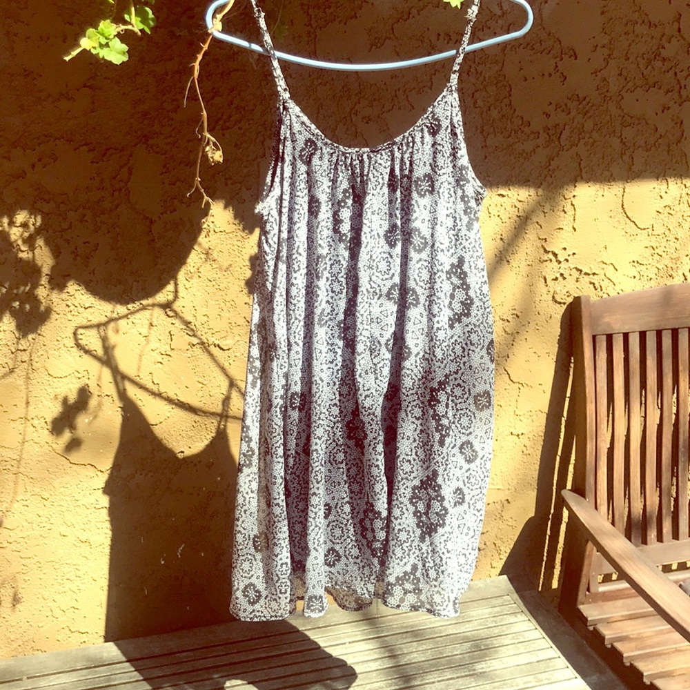Flowy black and white dress